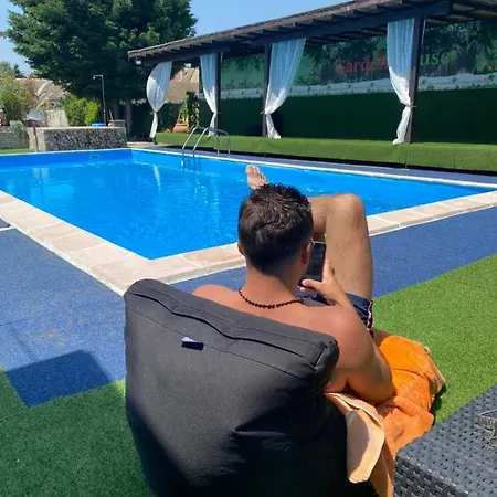 Garden House 4* Апатин