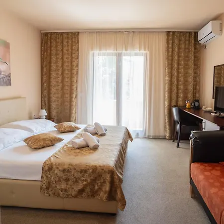 Garden House Bed & Breakfast 4*